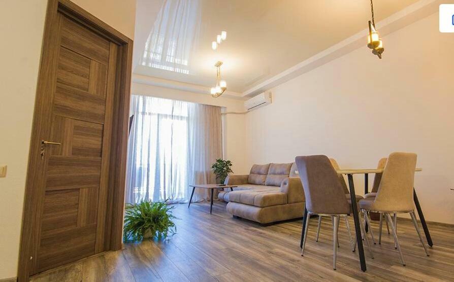 Tikas Home Апартаменты Tbilisi Esterno foto