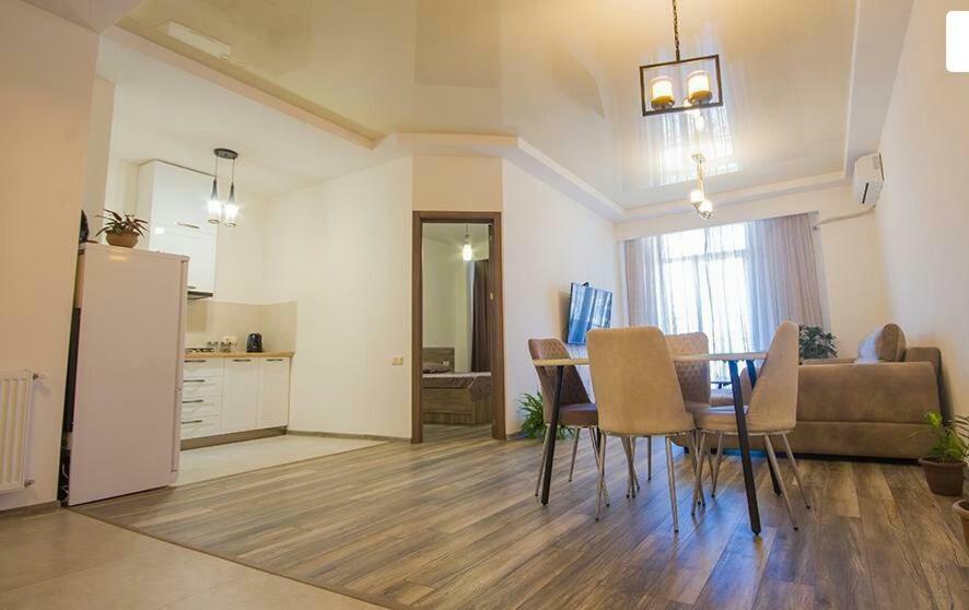 Tikas Home Апартаменты Tbilisi Esterno foto